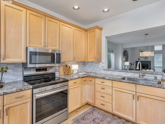 8720 Sw STONO Dr, Tualatin, OR 97062