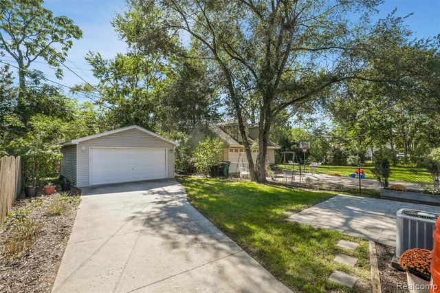 1107 Alberta Street, Ferndale, MI 48220