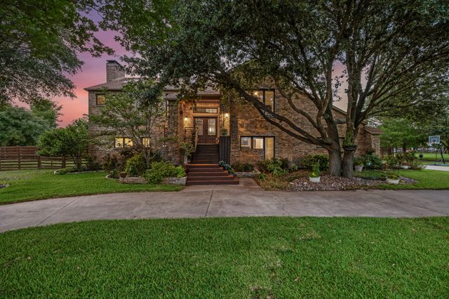 310 James Drive, Heath, TX 75032
