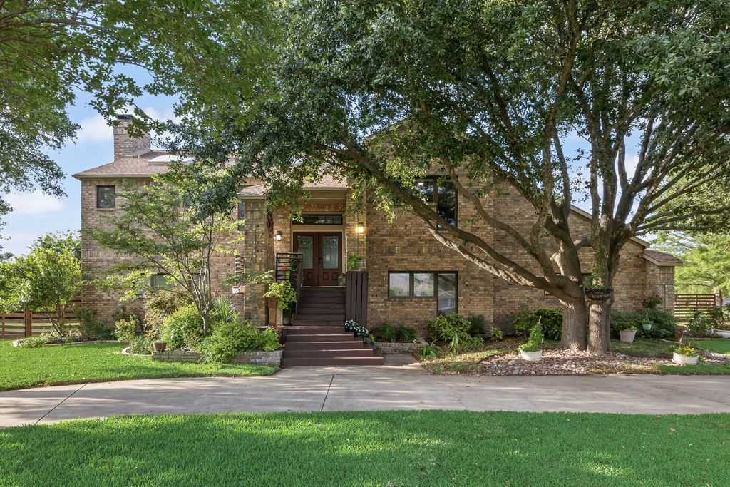 310 James Drive, Heath, TX 75032