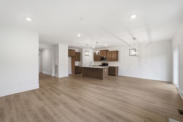 888 Joe Miller Dr, Hendersonville, TN 37075