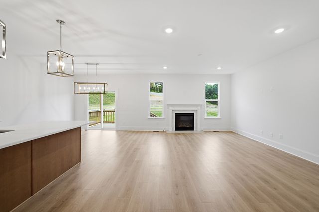 888 Joe Miller Dr, Hendersonville, TN 37075