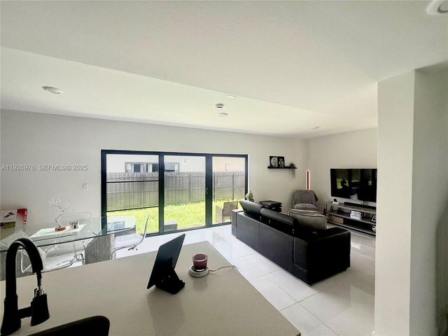 1327 NW 2nd Ln 1327, Florida City, FL 33034