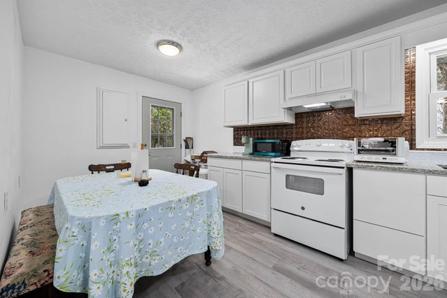 389 Rollins Road, Marshall, NC 28753