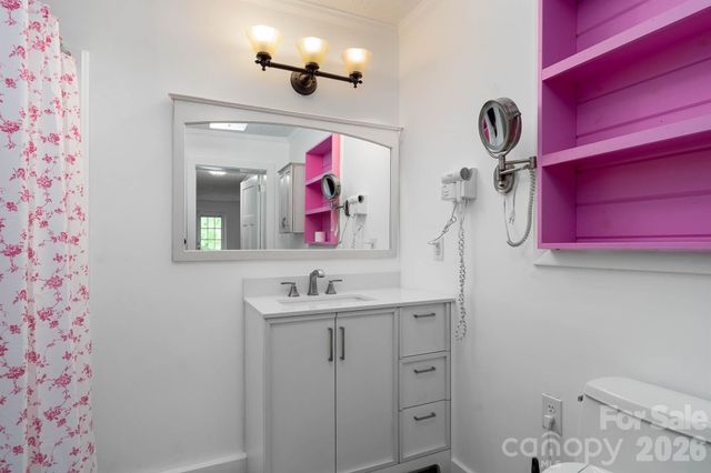 389 Rollins Road, Marshall, NC 28753