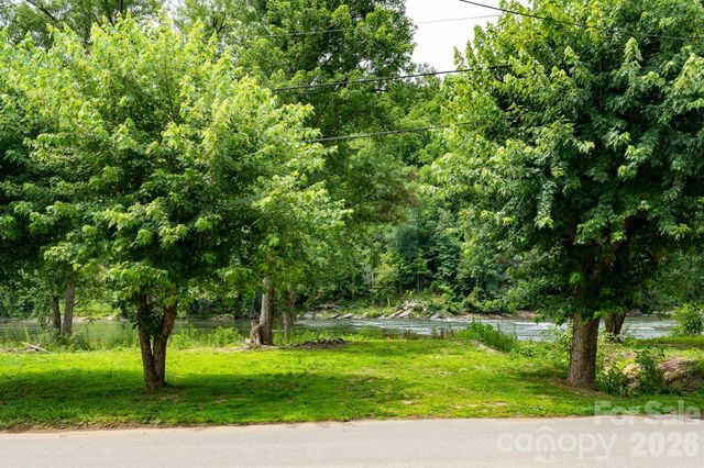 389 Rollins Road, Marshall, NC 28753