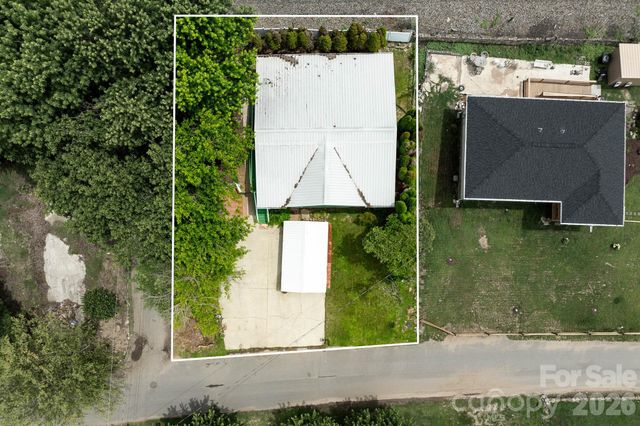389 Rollins Road, Marshall, NC 28753