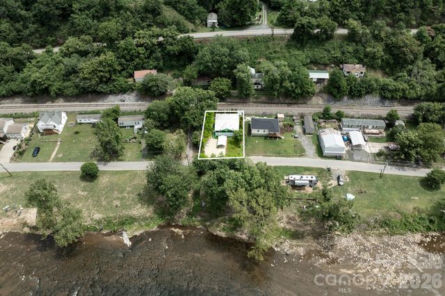 389 Rollins Road, Marshall, NC 28753