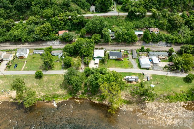 389 Rollins Road, Marshall, NC 28753