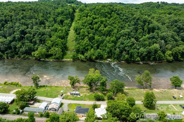 389 Rollins Road, Marshall, NC 28753