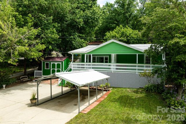 389 Rollins Road, Marshall, NC 28753