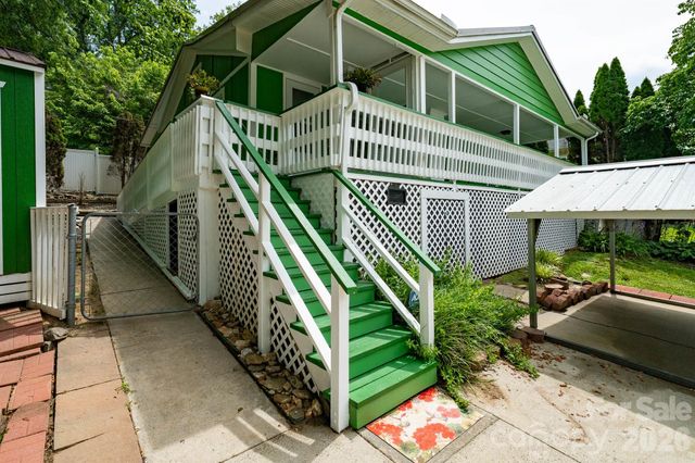 389 Rollins Road, Marshall, NC 28753