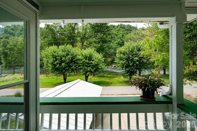 389 Rollins Road, Marshall, NC 28753
