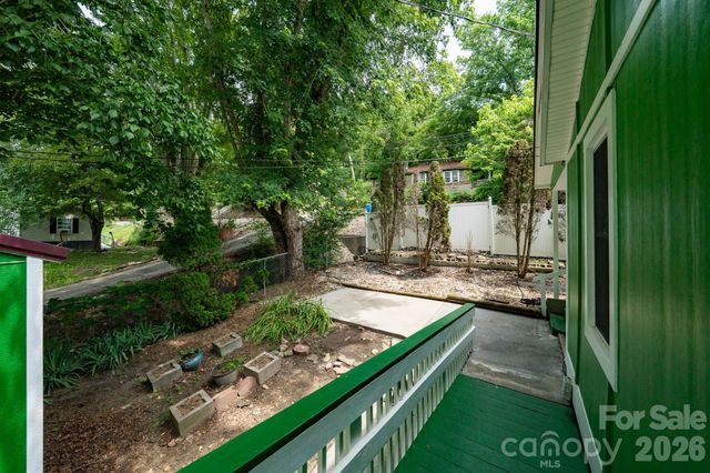 389 Rollins Road, Marshall, NC 28753