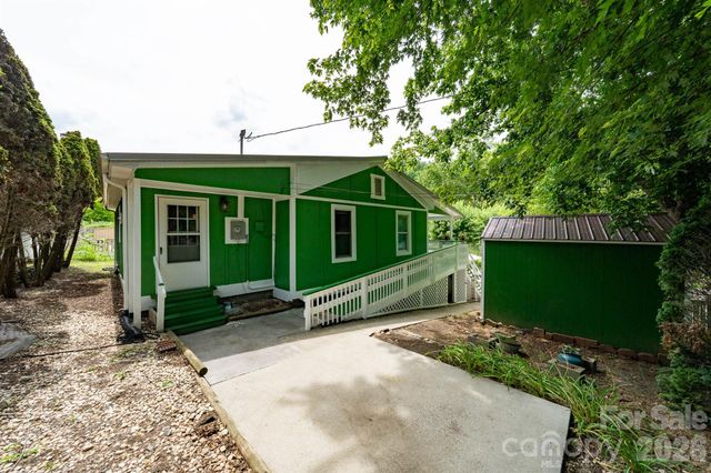 389 Rollins Road, Marshall, NC 28753
