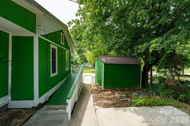 389 Rollins Road, Marshall, NC 28753