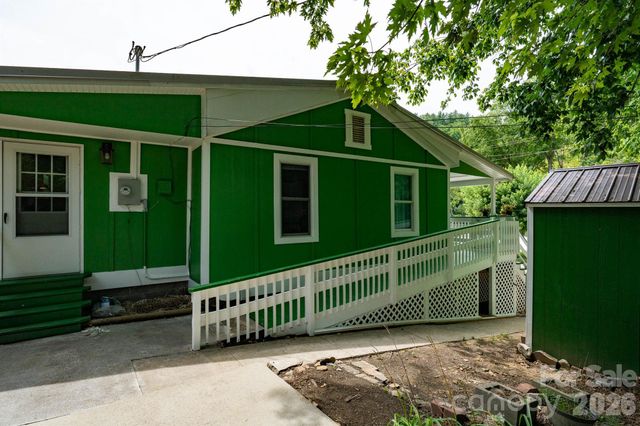 389 Rollins Road, Marshall, NC 28753