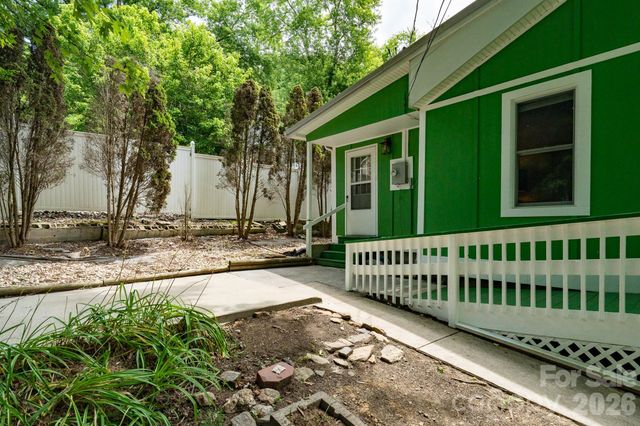 389 Rollins Road, Marshall, NC 28753