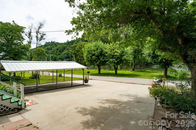 389 Rollins Road, Marshall, NC 28753