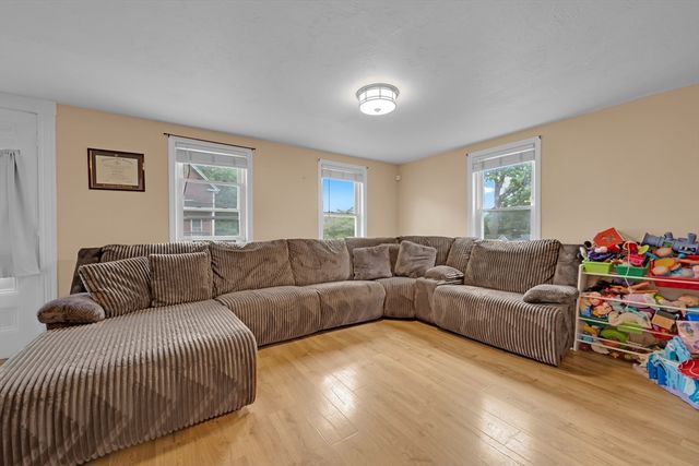 117 Malvern Rd, Worcester, MA 01610