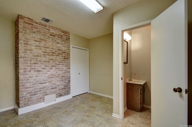 2206 BLUEBERRY HILL ST, San Antonio, TX 78232