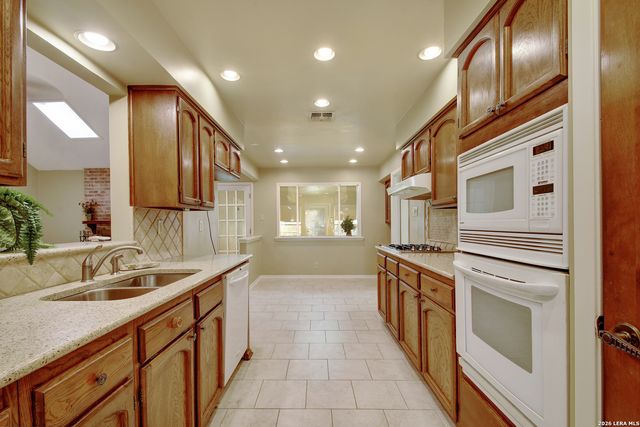 2206 BLUEBERRY HILL ST, San Antonio, TX 78232