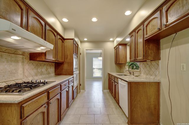 2206 BLUEBERRY HILL ST, San Antonio, TX 78232