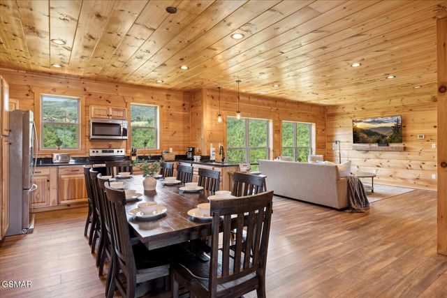 1736 Azalea Circle, Sevierville, TN 37876