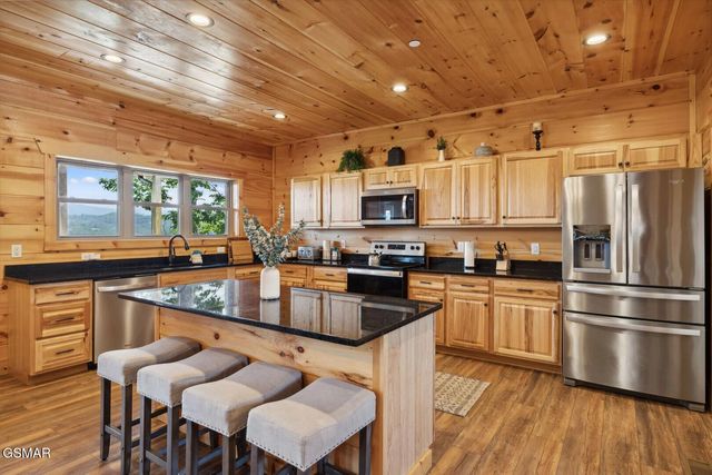 1736 Azalea Circle, Sevierville, TN 37876