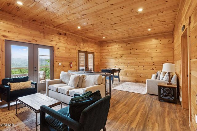 1736 Azalea Circle, Sevierville, TN 37876