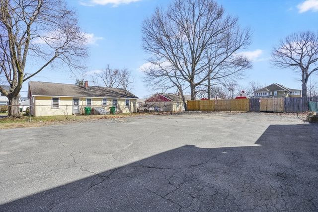 748 Grattan Street, Chicopee, MA 01013