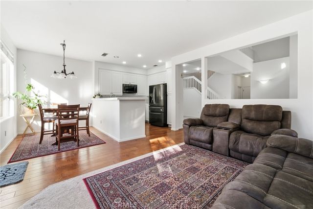 4933 Santo, Oak Park, CA 91377