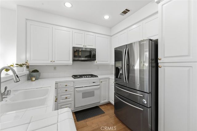4933 Santo, Oak Park, CA 91377
