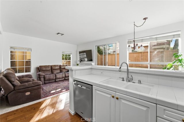 4933 Santo, Oak Park, CA 91377