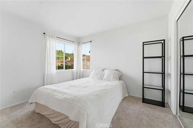 4933 Santo, Oak Park, CA 91377