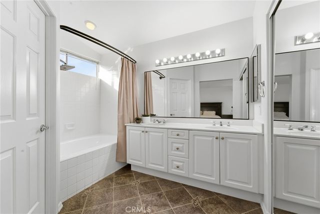 4933 Santo, Oak Park, CA 91377