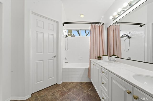 4933 Santo, Oak Park, CA 91377