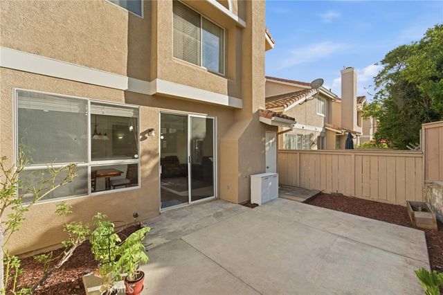 4933 Santo, Oak Park, CA 91377