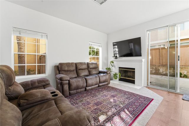 4933 Santo, Oak Park, CA 91377