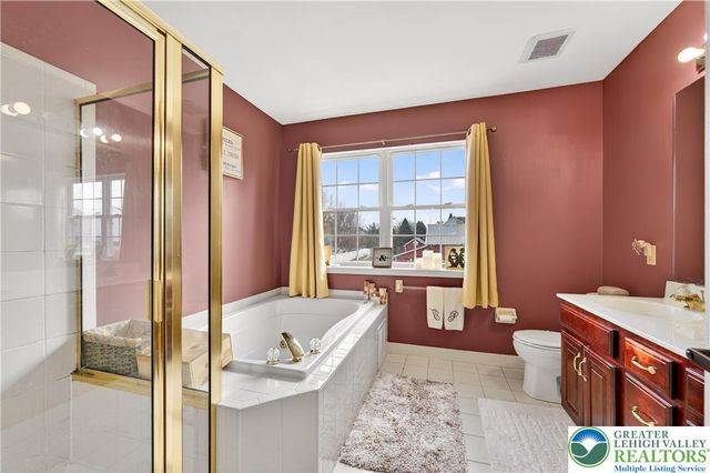 585 Adams Street, Forks Twp, PA 18040