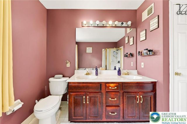 585 Adams Street, Forks Twp, PA 18040