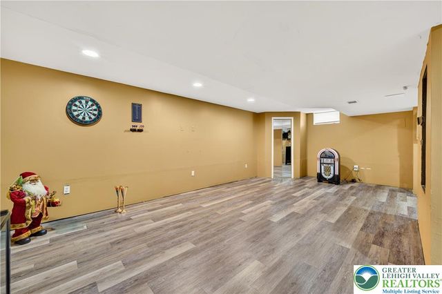 585 Adams Street, Forks Twp, PA 18040