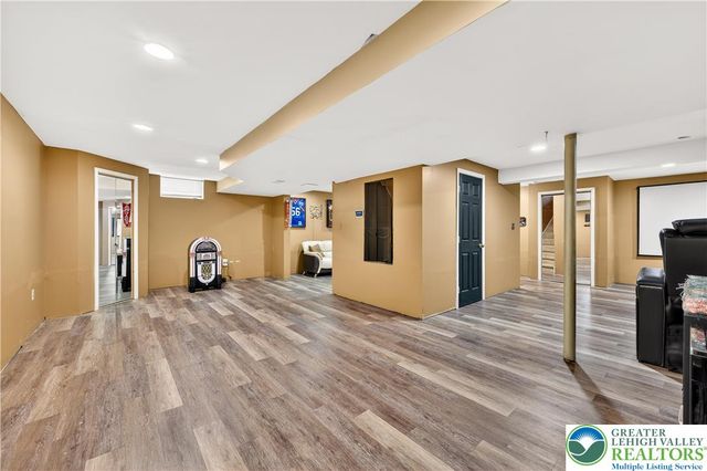 585 Adams Street, Forks Twp, PA 18040