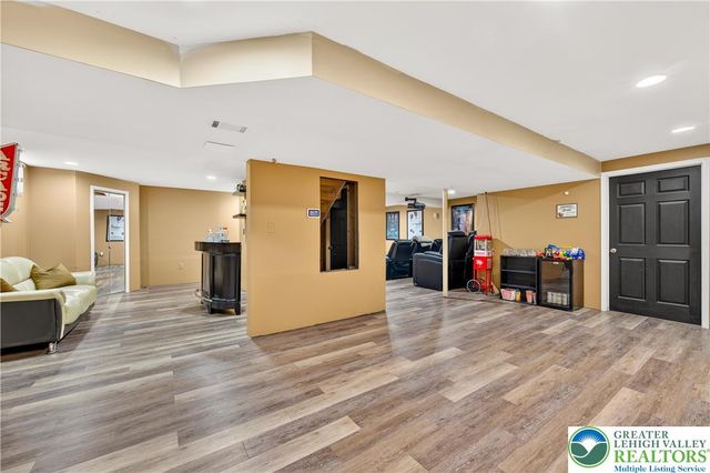 585 Adams Street, Forks Twp, PA 18040