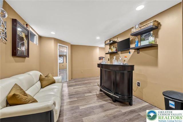 585 Adams Street, Forks Twp, PA 18040