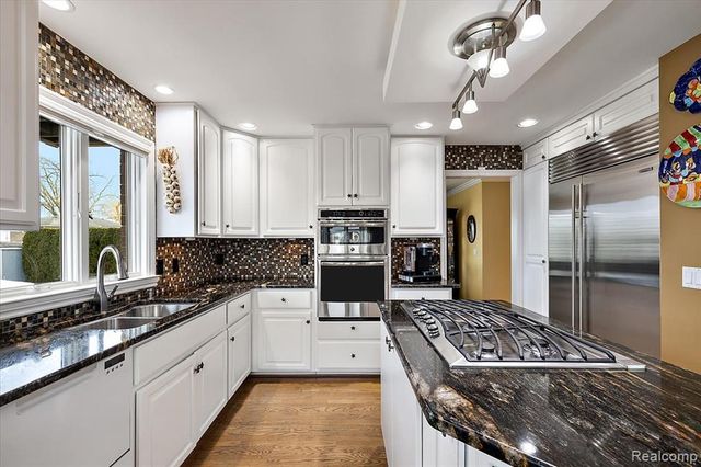 35809 Schmid Drive, New Baltimore, MI 48047