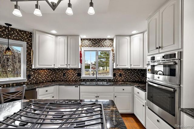 35809 Schmid Drive, New Baltimore, MI 48047