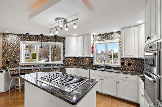 35809 Schmid Drive, New Baltimore, MI 48047