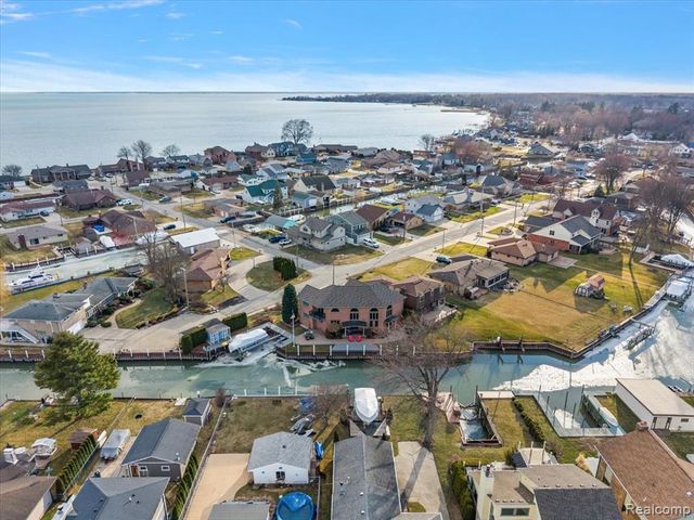 35809 Schmid Drive, New Baltimore, MI 48047