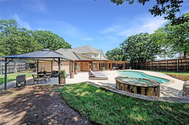 208 Wellington Oaks Place, Denton, TX 76210